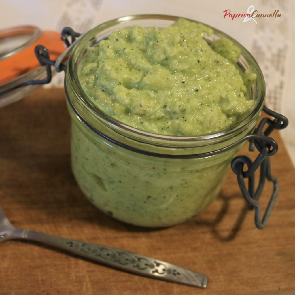 Pesto di zucchine paprica e cannella