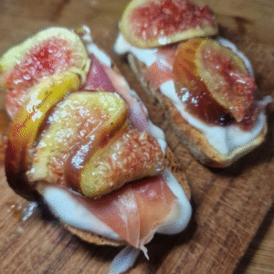 Bruschette con fichi paprica e cannella